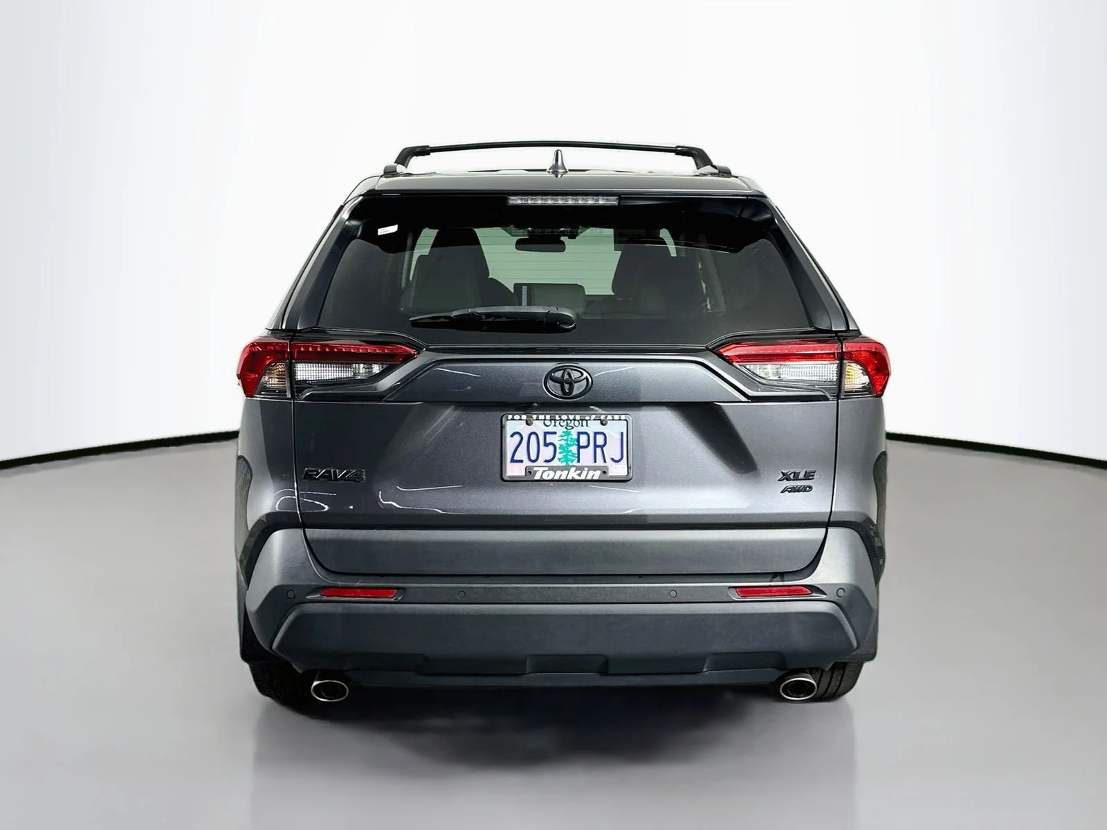 Used 2023 Gray Toyota XLE Premium image 6