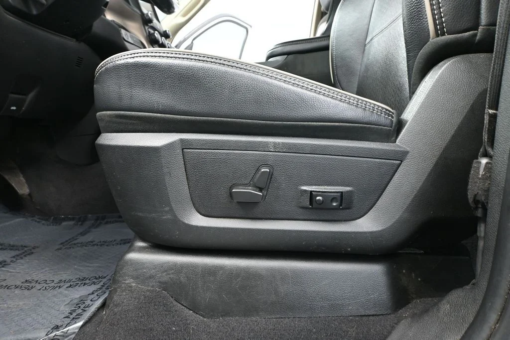 Used 2022 White Ram Laramie image 22