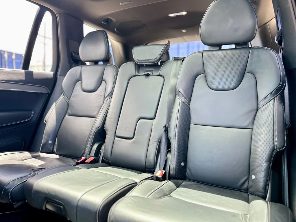 Used 2022  Volvo T8 R-Design 7 Passenger image 7
