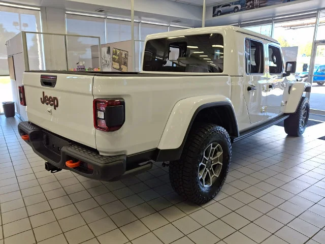 New 2027 White/off-white Jeep Mojave image 5