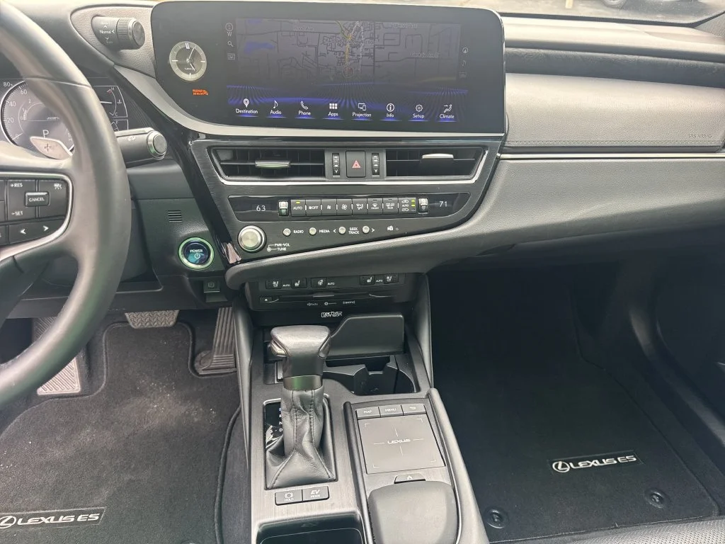 Used 2022 White Lexus 300h image 28