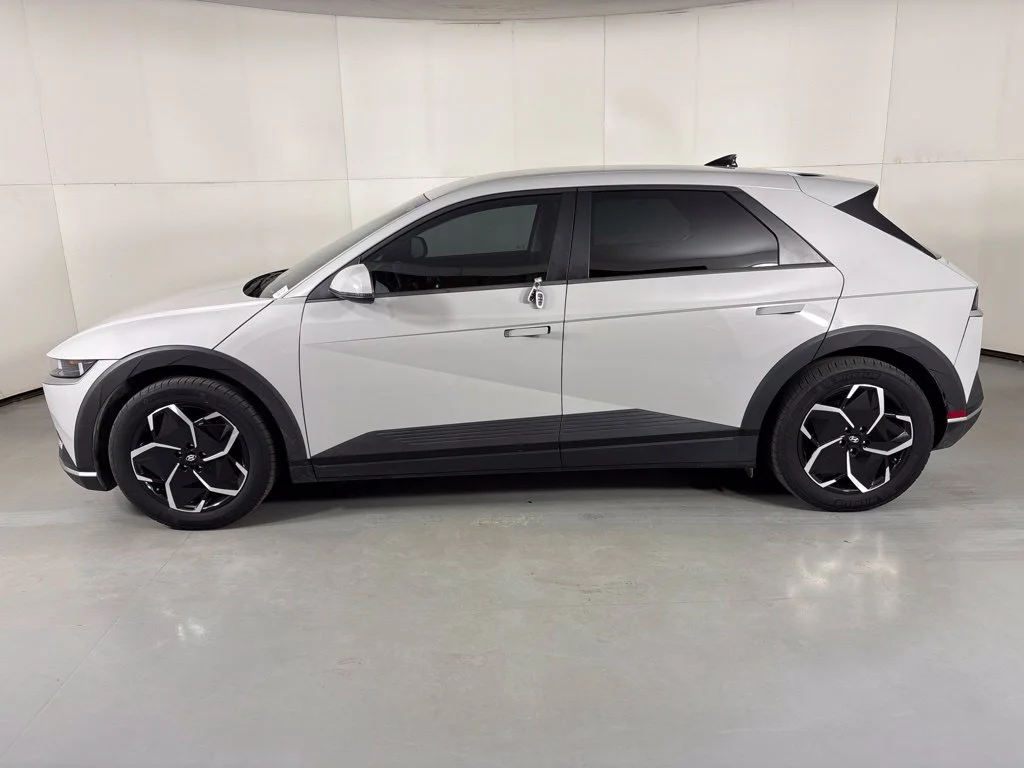 Used 2024 Gray Hyundai SEL image 5