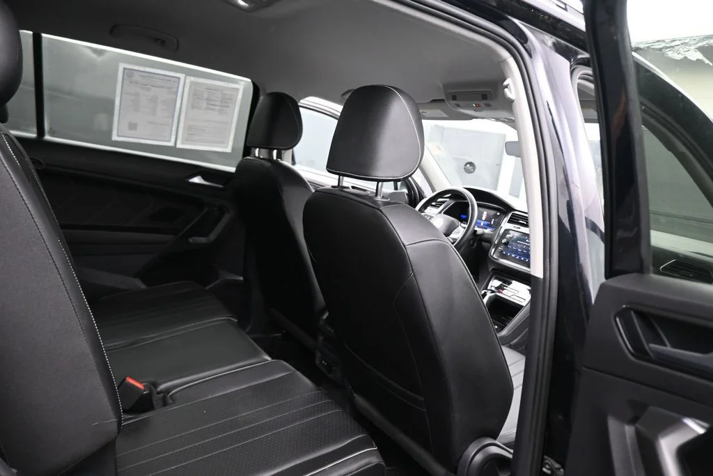 Used 2023 Black Volkswagen 2.0T SE image 45