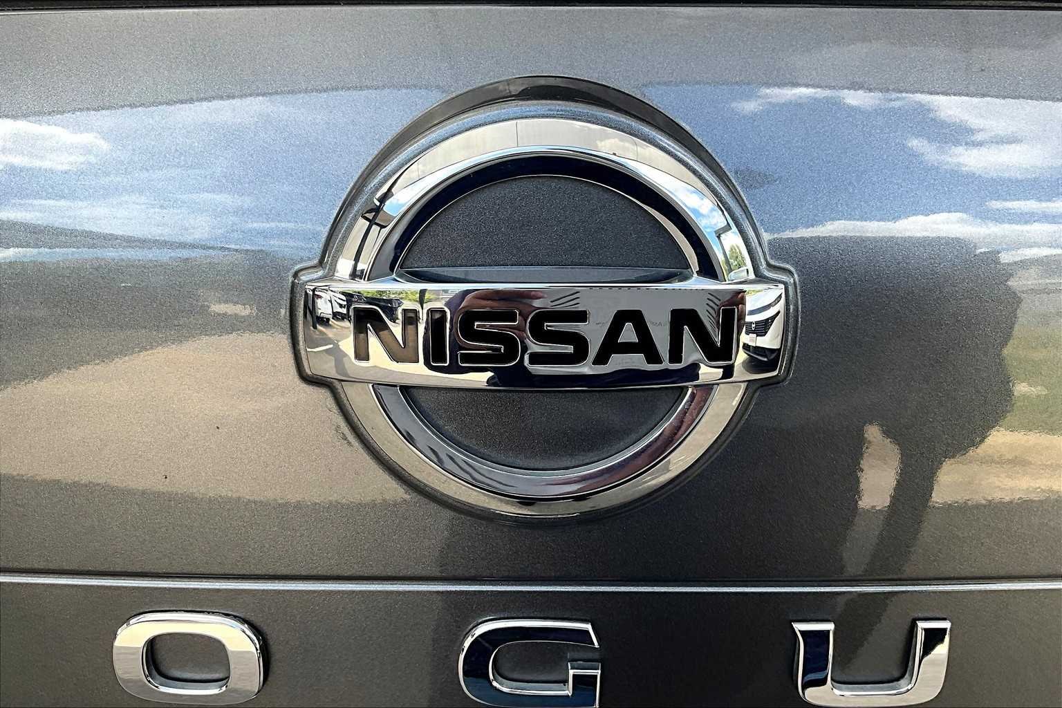 Used 2021 Gun Metallic Nissan SV image 30