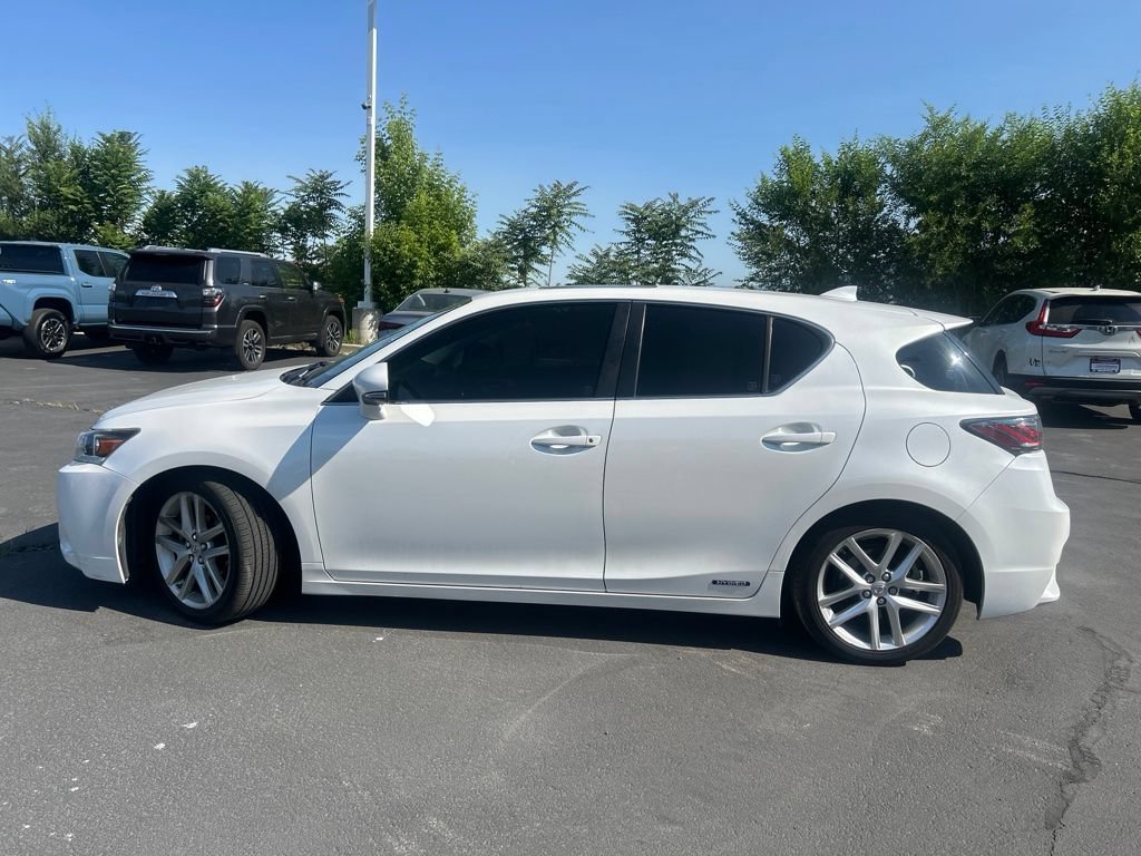 Used 2015 White Lexus 200h image 8