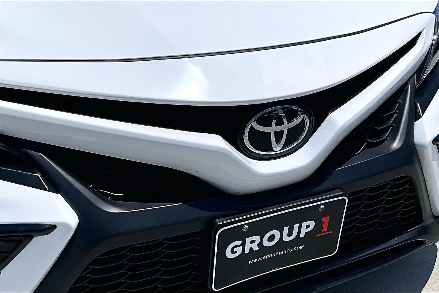 Used 2023 Ice Cap Toyota SE image 29
