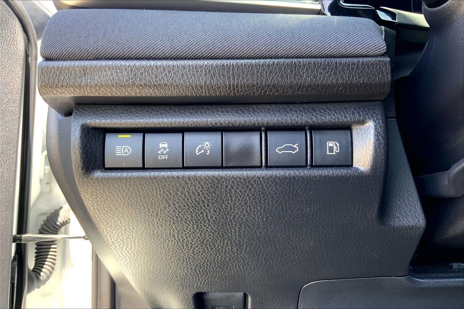 Used 2026 Ice Cap Toyota LE image 33