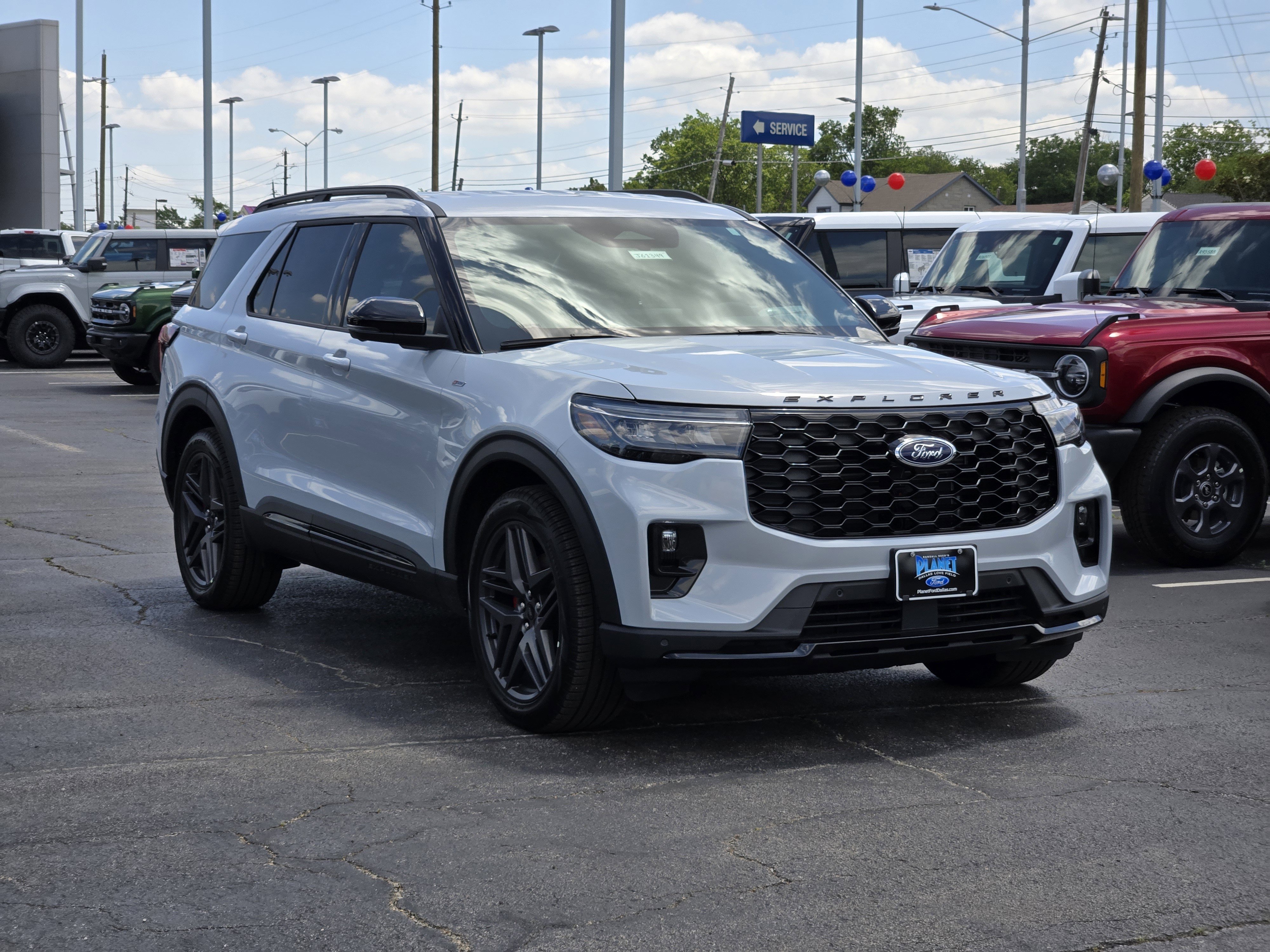 New 2026 Space White Metallic Ford ST-Line image 2