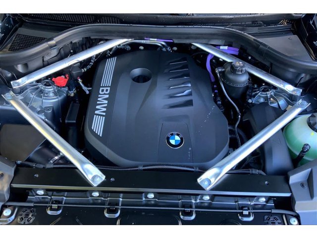 Used 2026 Skyscraper Grey Metallic BMW xDrive40i image 17