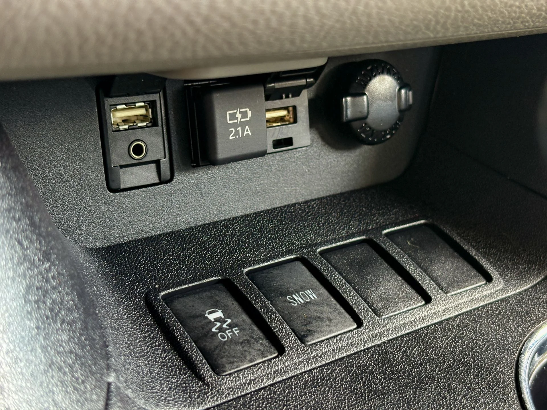Used 2019 White Toyota XLE image 36