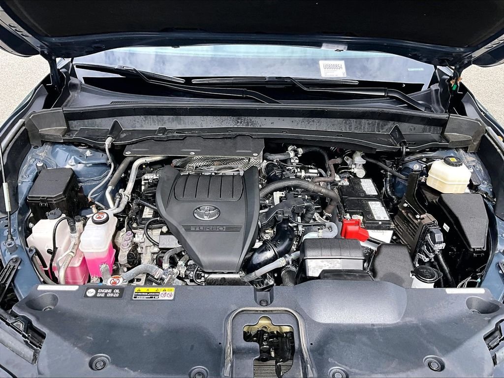 Used 2025 White Toyota XLE image 31