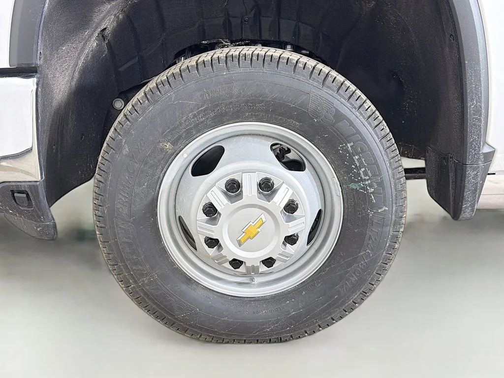 New 2026 Summit White Chevrolet Work Truck image 25