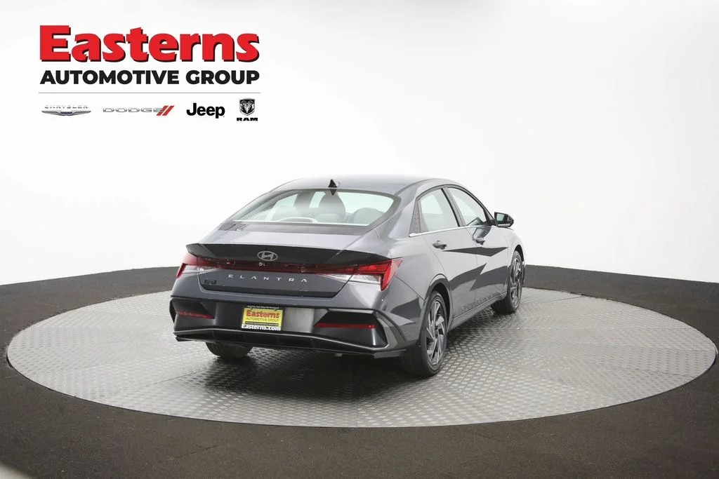 Used 2025 Gray Hyundai SEL Convenience image 40
