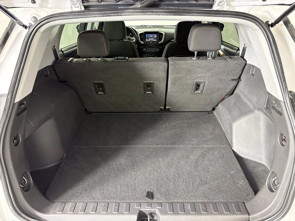 Used 2021 White GMC SLE image 36