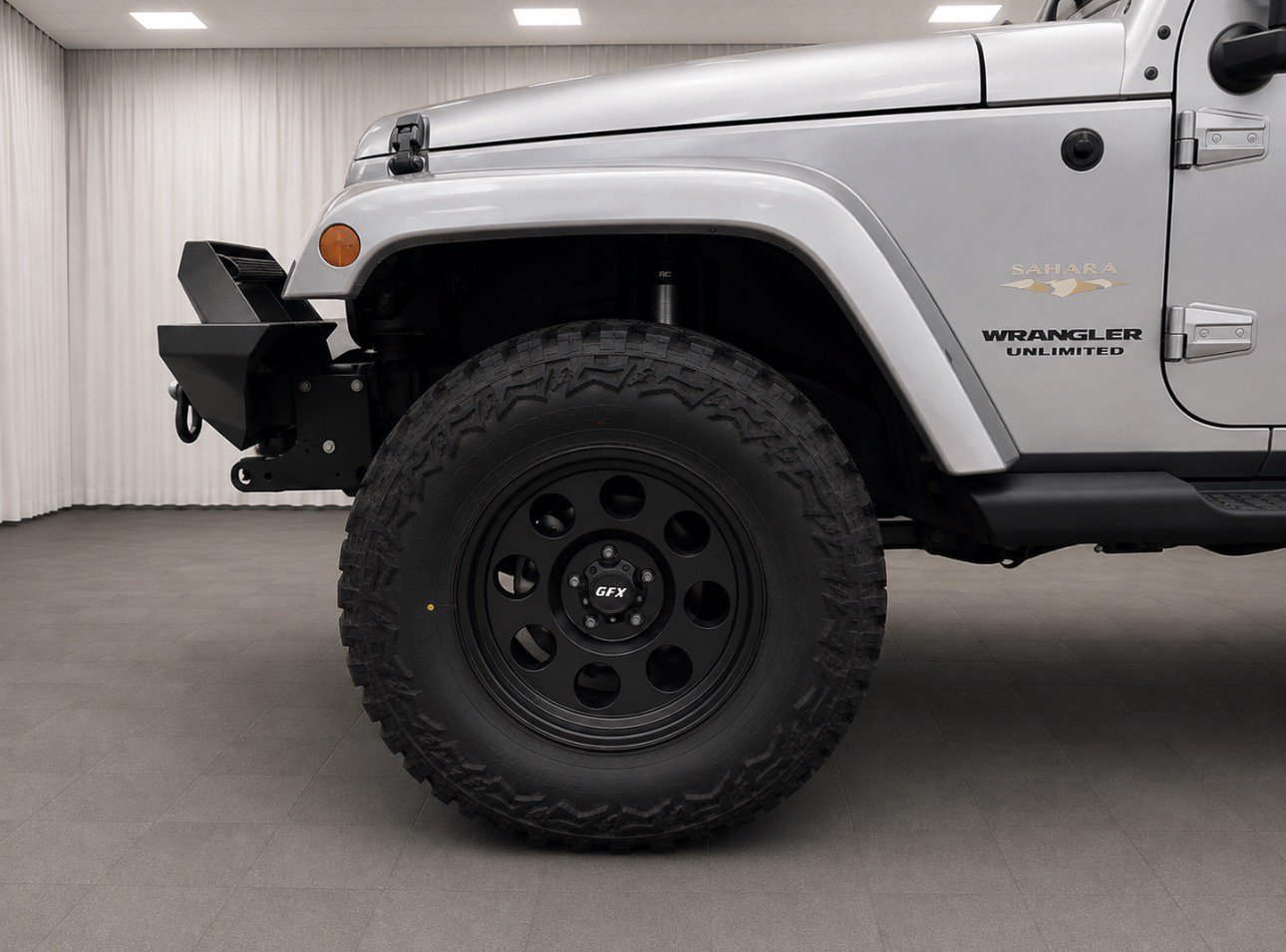 Used 2014 Billet Metallic Clearcoat Jeep Sahara image 22