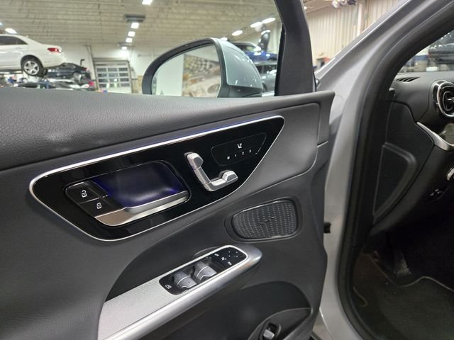 Used 2026  Mercedes-Benz GLC 300 image 6