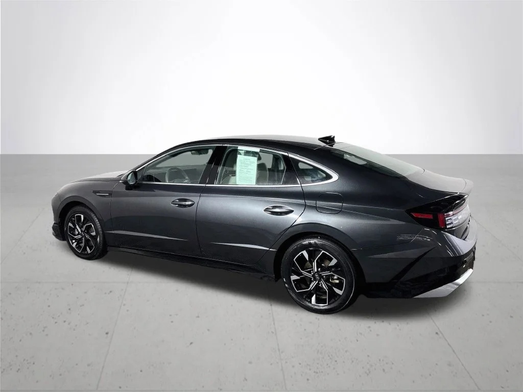 Used 2025 Gray Hyundai SEL image 8