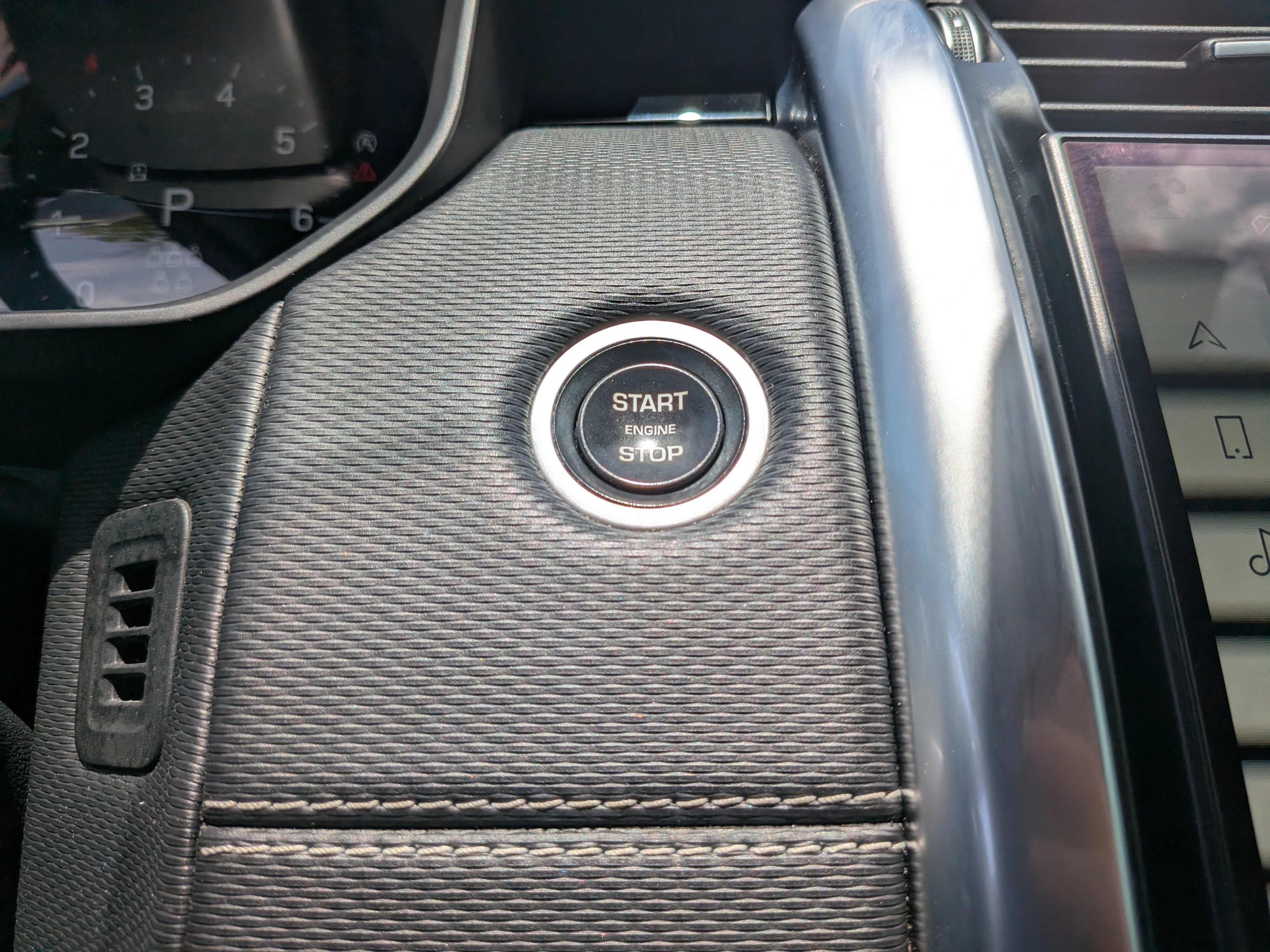 Used 2021 Fuji White Land Rover S R-Dynamic image 33