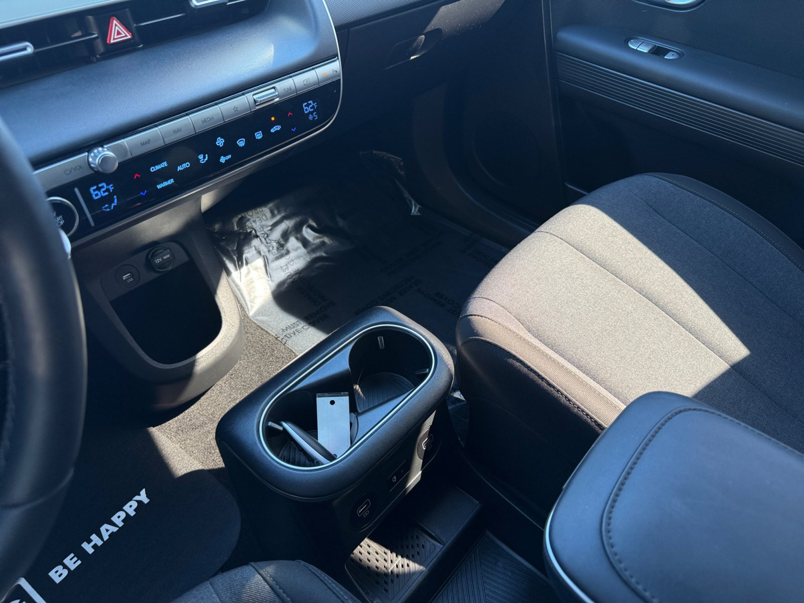 Used 2024 White Hyundai SEL image 13