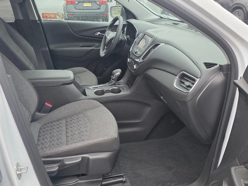 Used 2024 Summit White Chevrolet LT image 22