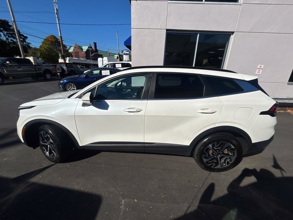 Used 2023 White Kia EX image 3