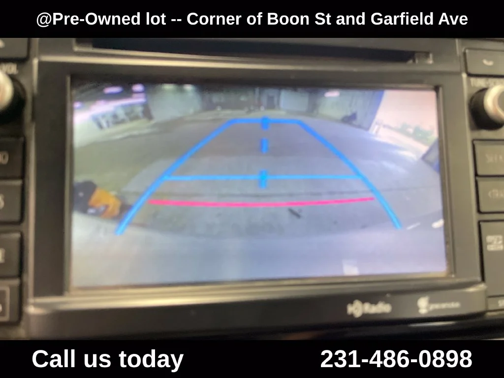 Used 2014  Toyota Base image 20