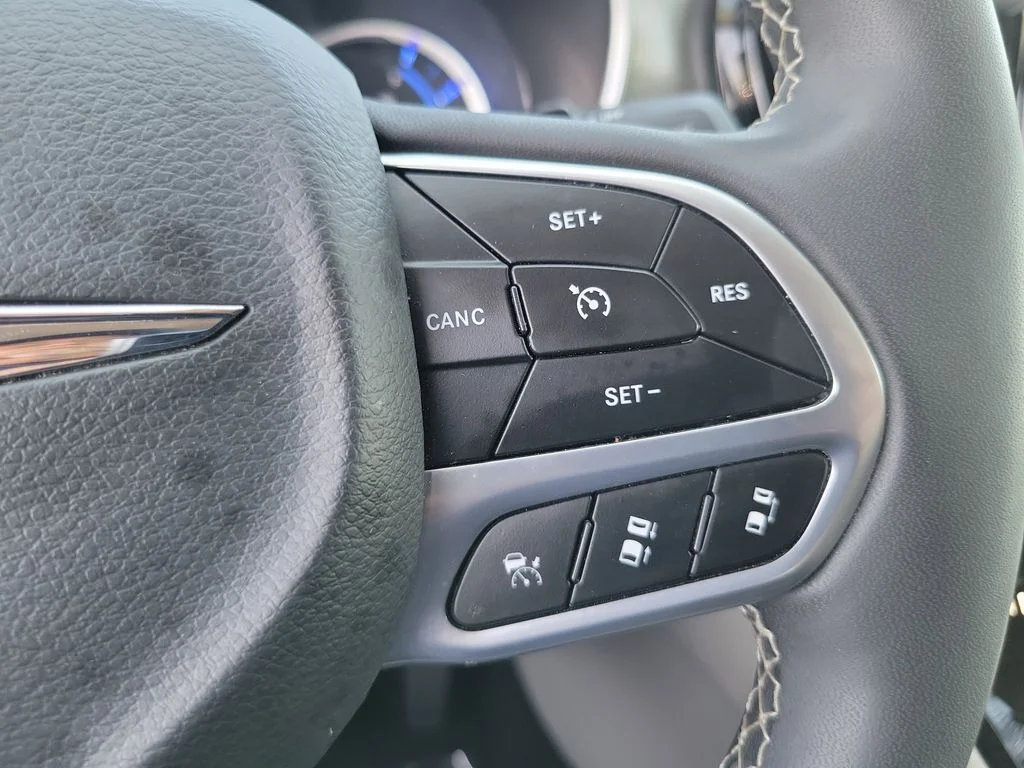 Used 2024 White Chrysler Select image 7