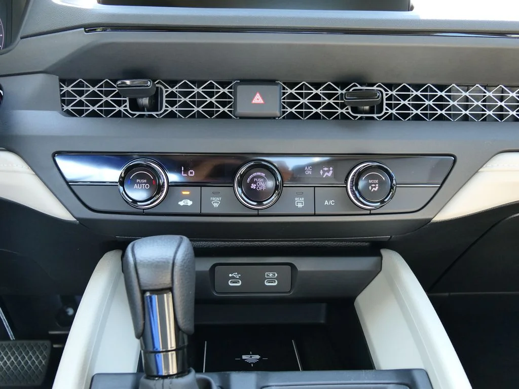 New 2026 Platinum White Pearl Honda LX image 25