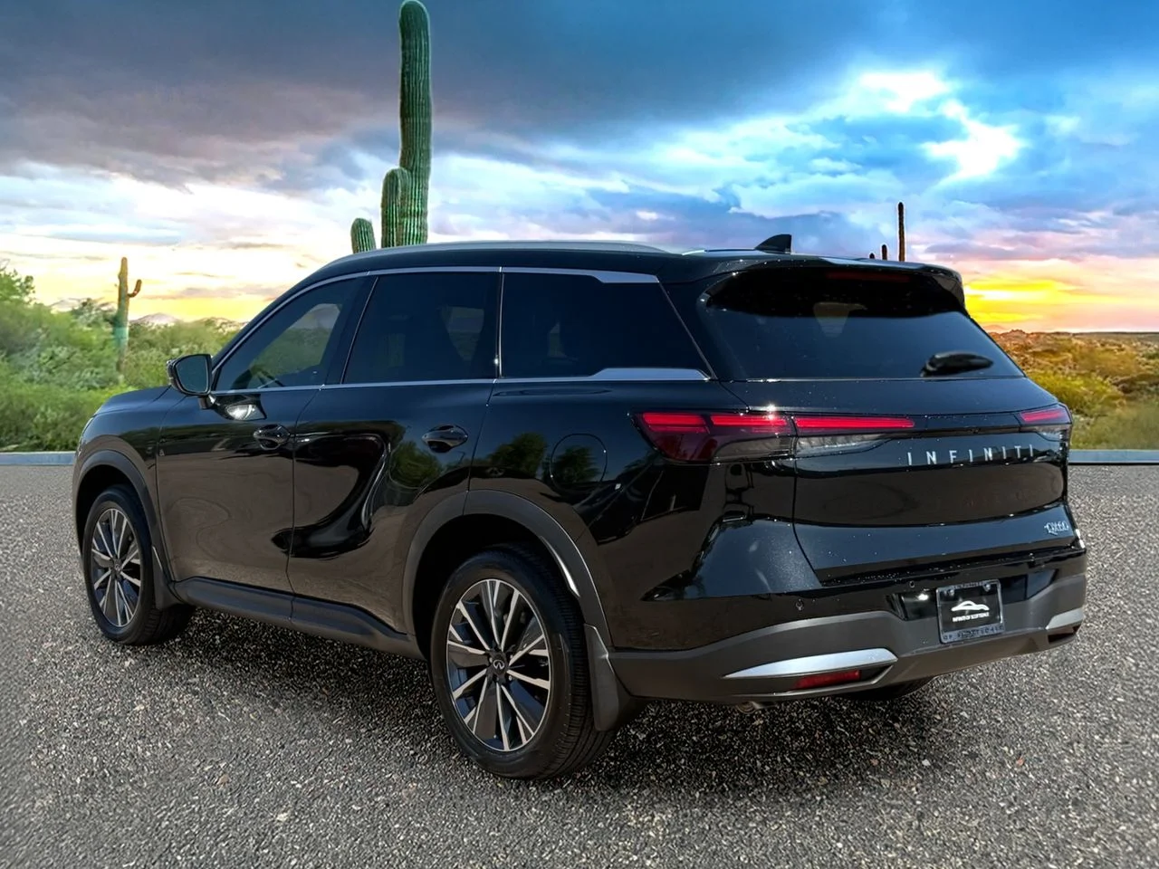 New 2027 MINERAL BLACK INFINITI Luxe FWD image 4