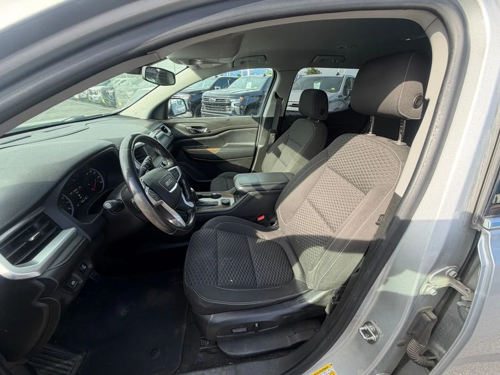 Used 2019 Silver GMC SLE-2 image 3