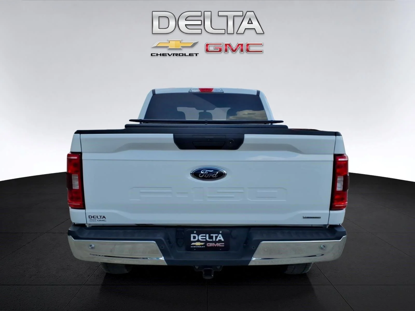 Used 2022 White Ford XL image 4