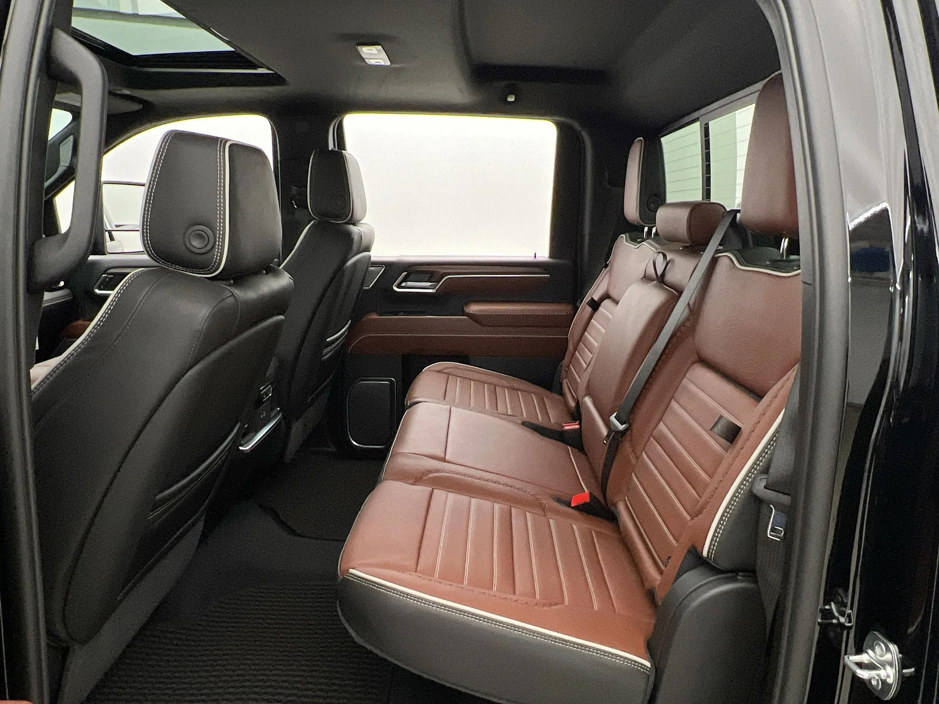Used 2026 Black GMC Denali Ultimate image 5