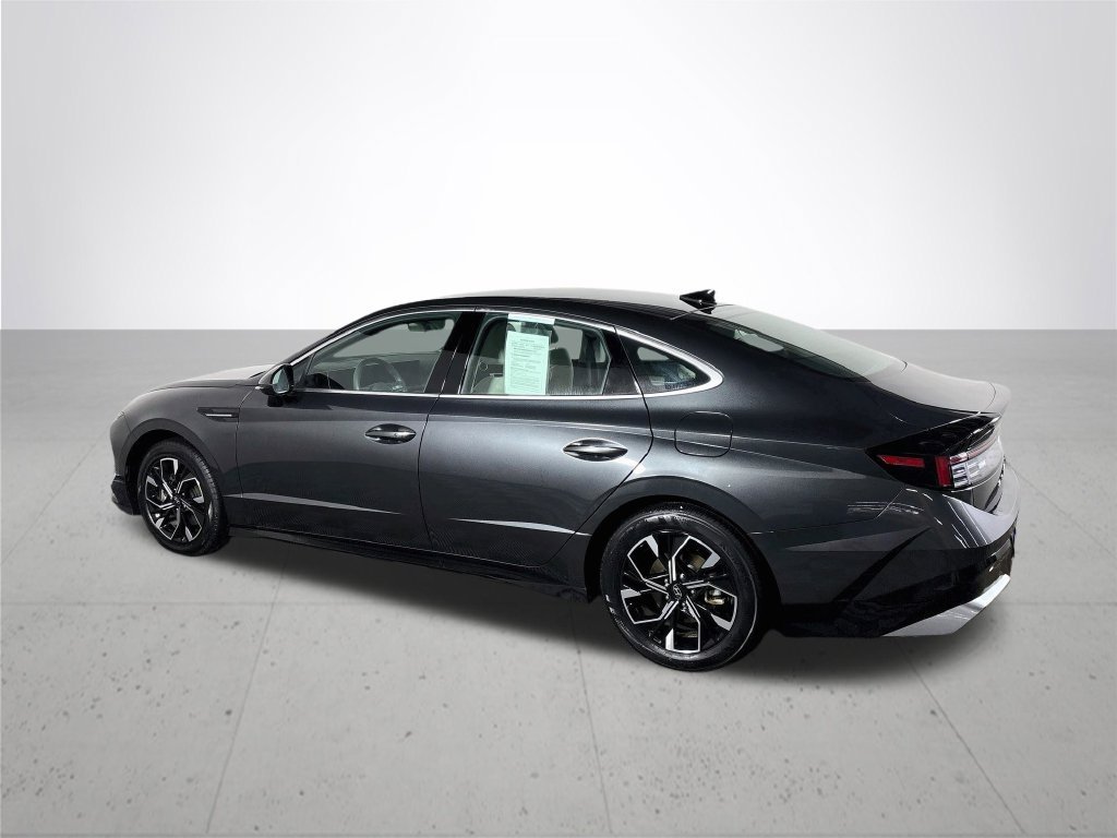Used 2025 Gray Hyundai SEL image 8