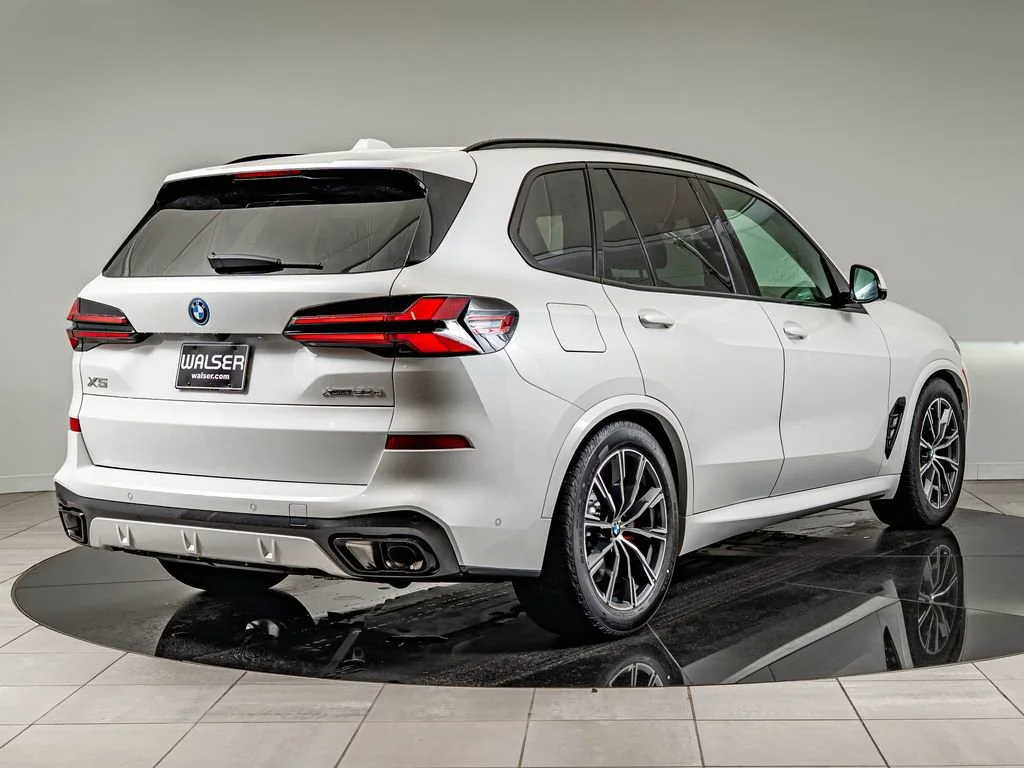 New 2026 White Metallic BMW xDrive50e image 5