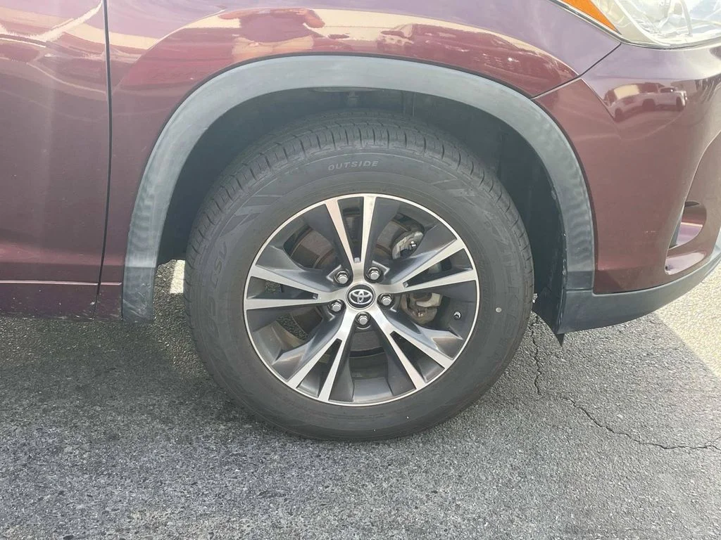 Used 2017 Red Toyota LE Plus image 10