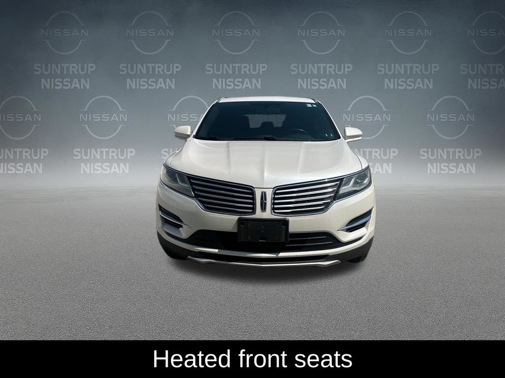 Used 2016 White Lincoln Premiere image 10
