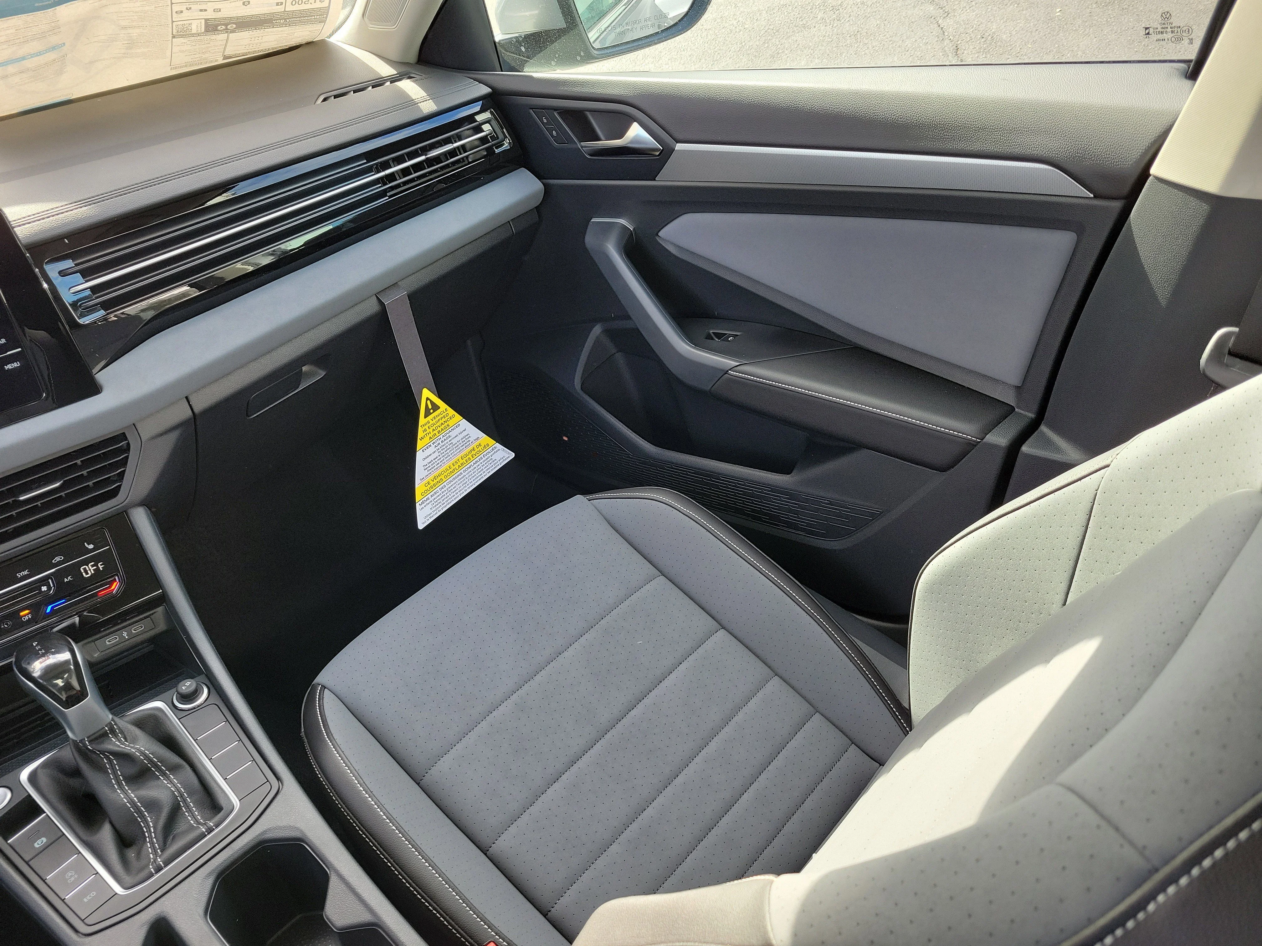 New 2026 Silver Volkswagen 1.5T SE image 4