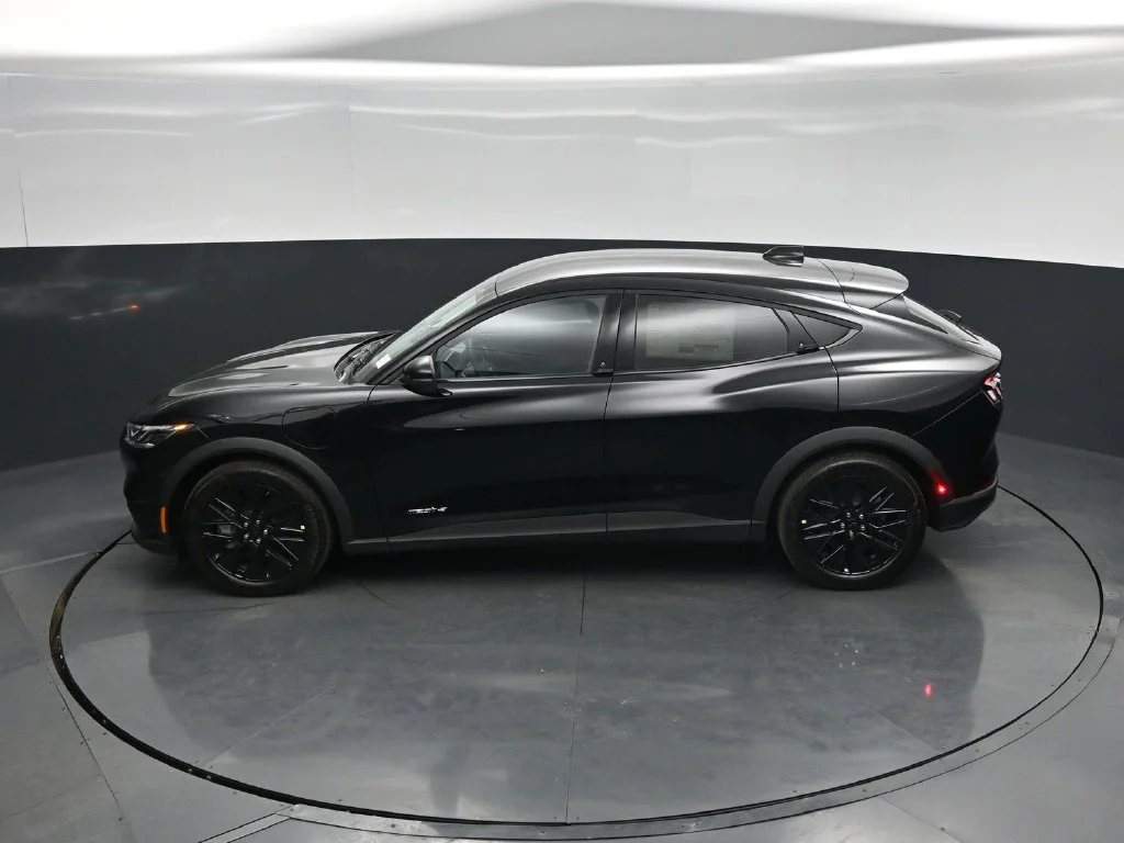 New 2026 Shadow Black Ford Select image 37