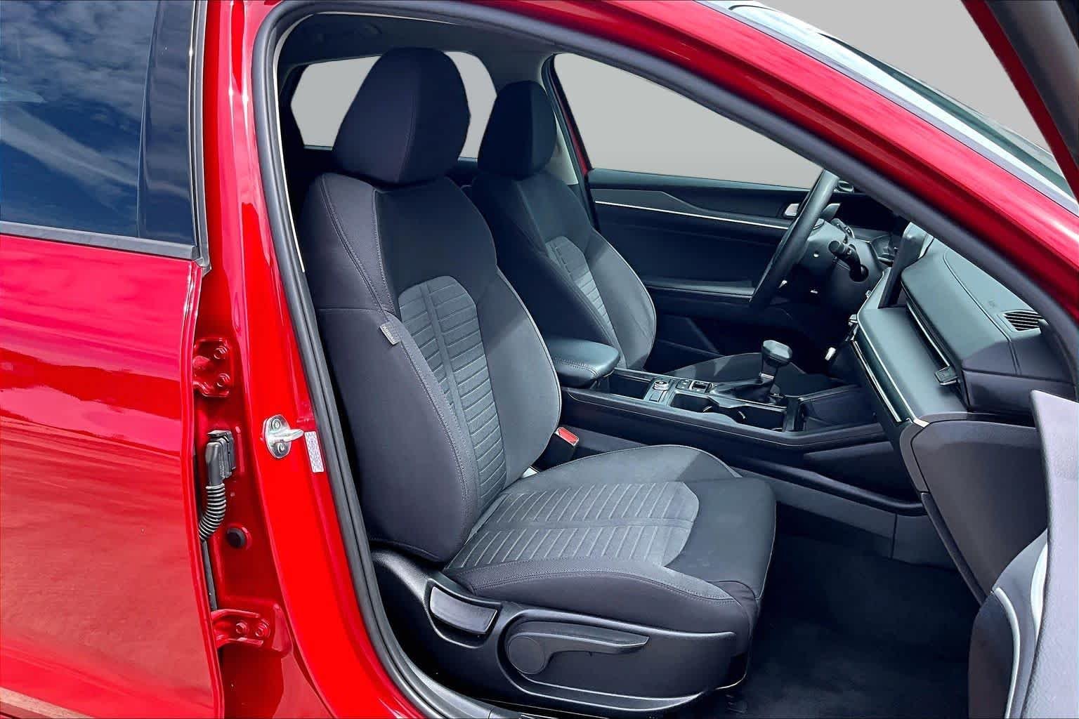 Used 2025 Runway Red Kia LXS image 17