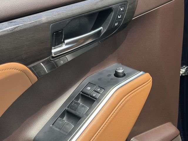 Used 2022  Toyota Platinum image 28