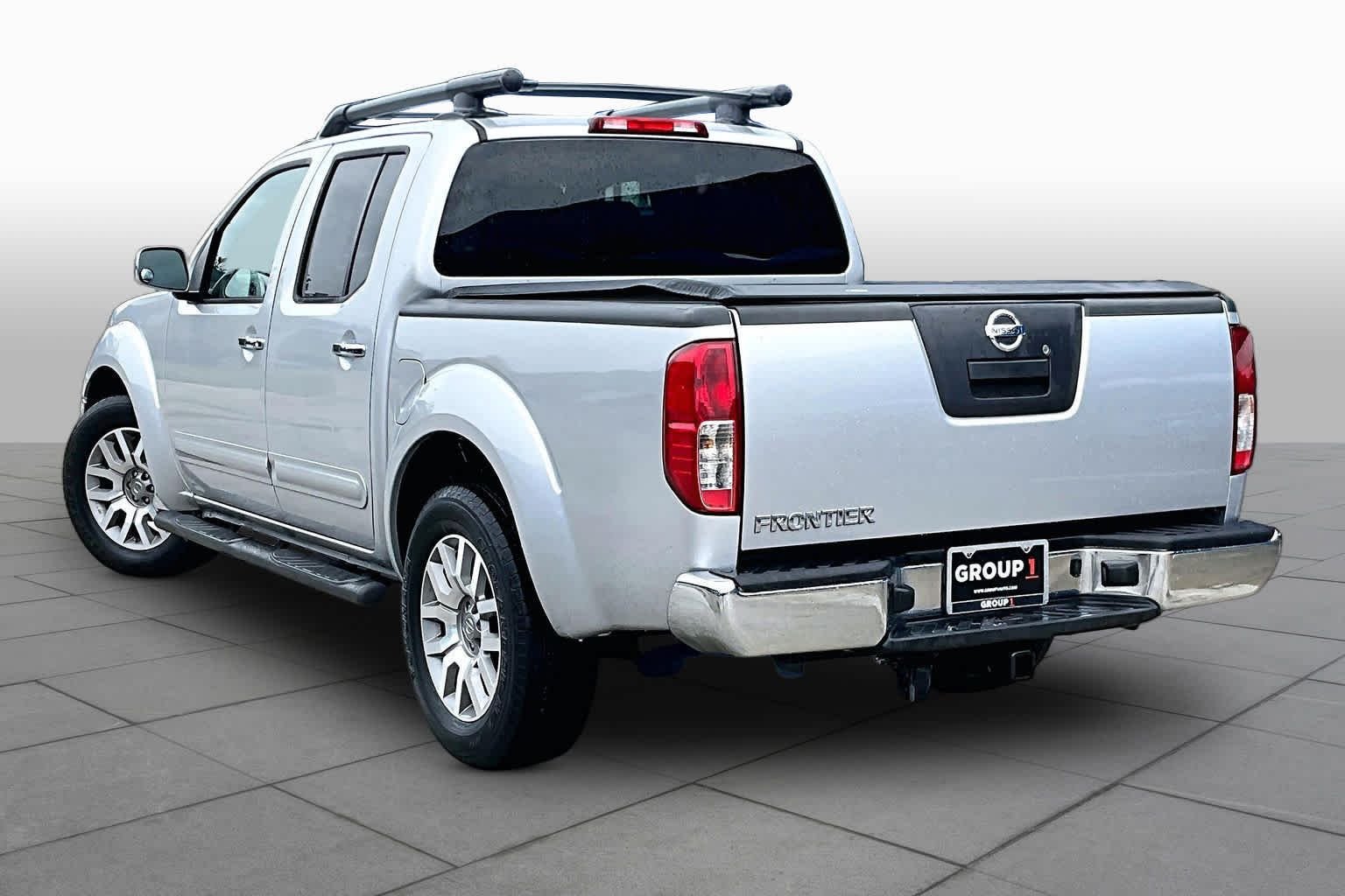 Used 2011 Radiant Silver Nissan SL image 11