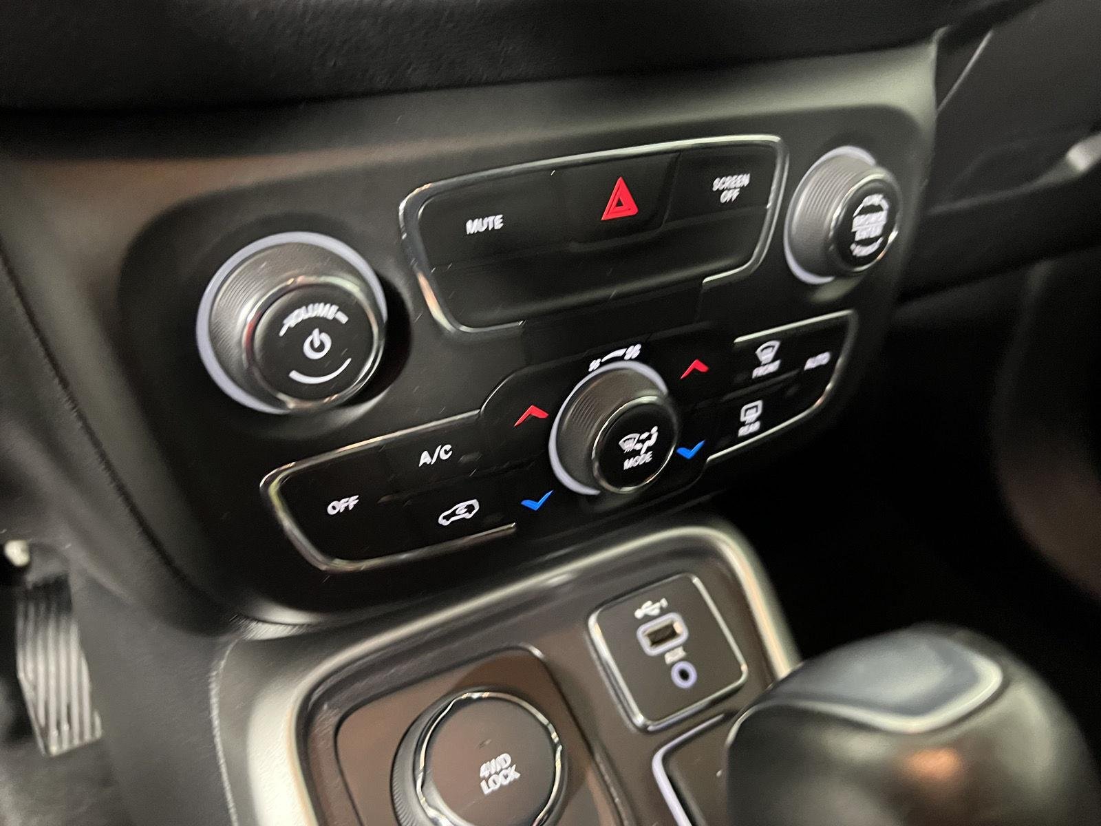 Used 2021 White Clearcoat Jeep Latitude image 21