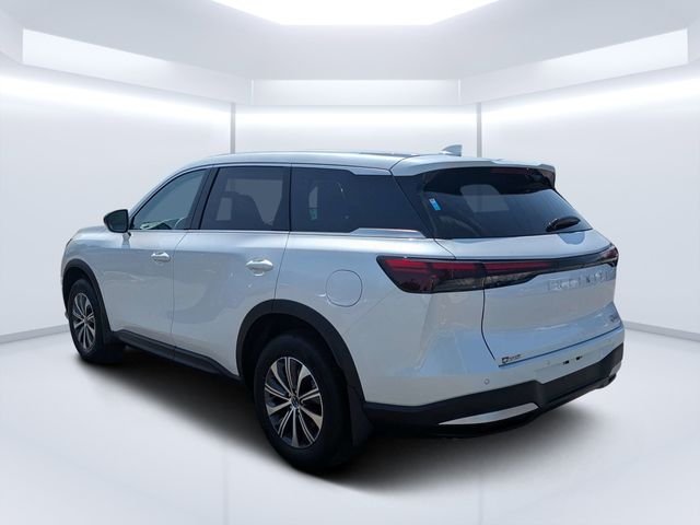 New 2027 RADIANT WHITE INFINITI Pure FWD image 5