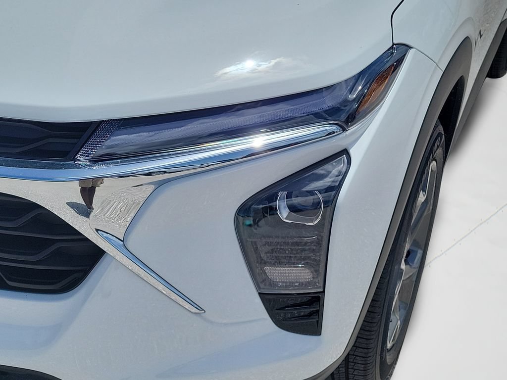 New 2026 Summit White Chevrolet LT image 25