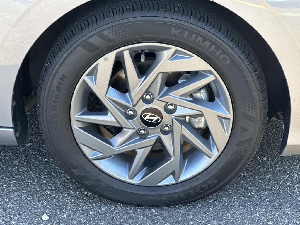 Certified Used 2025  Hyundai Blue image 10
