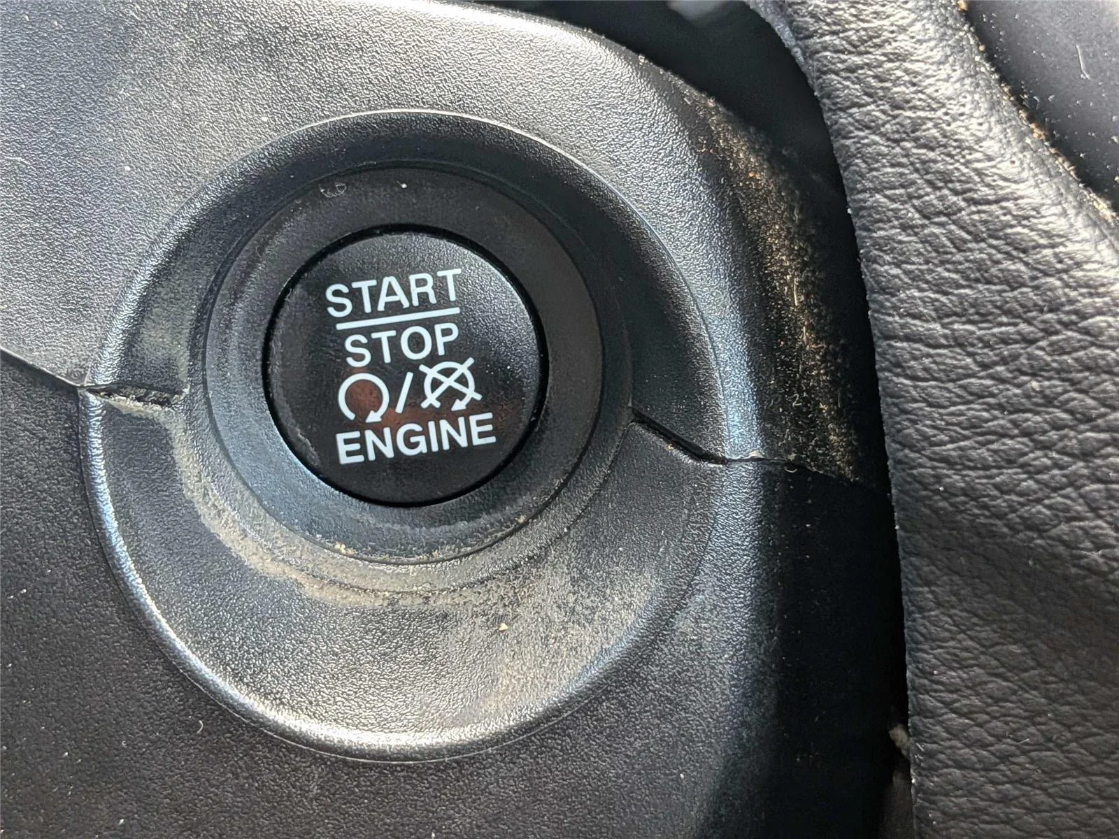 Used 2021  Jeep Latitude image 31