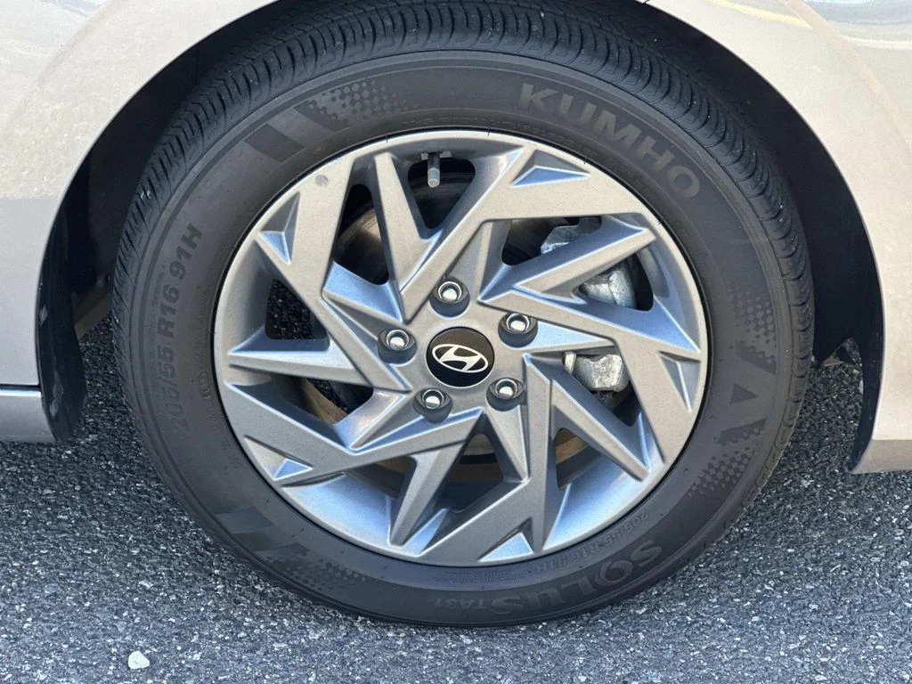 Used 2025  Hyundai Blue image 10