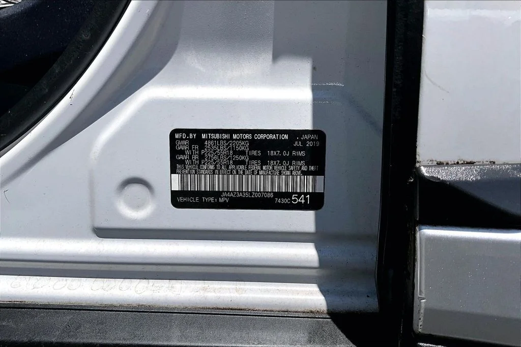 Certified Used 2020  Mitsubishi SE image 19