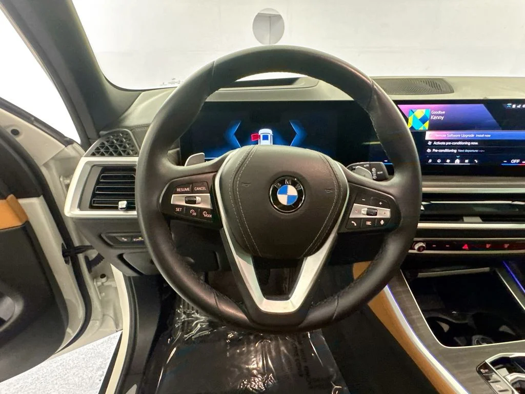 Used 2025 White BMW sDrive40i image 11