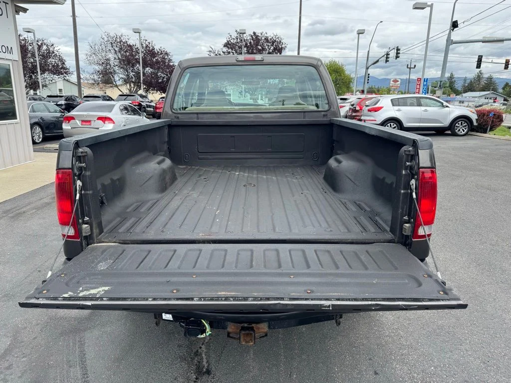 Used 2006 Gray Ford XL image 5